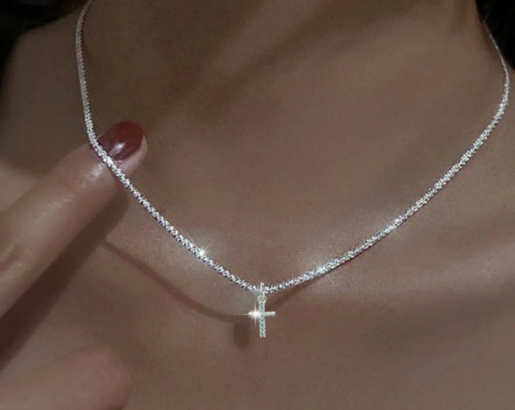 Elegante Mini Kreuz Kette